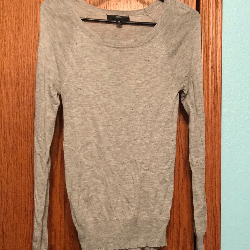 Long sleeve light gray sweater.